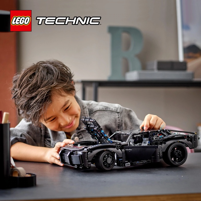 LEGO® Technic – Batman Batmobil (42127)-10