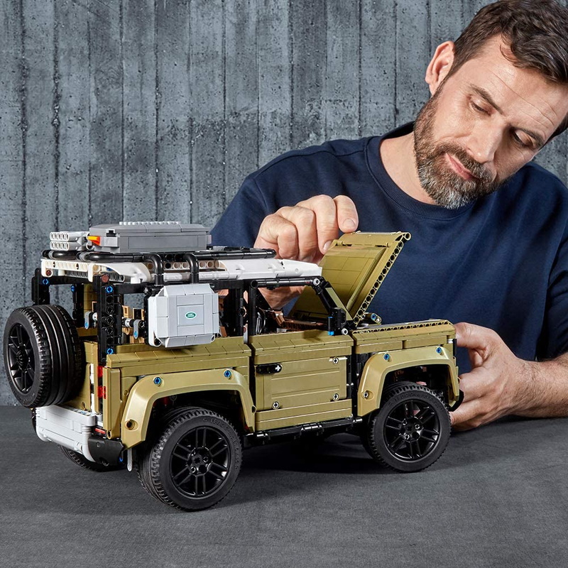 LEGO® Technic – Land Rover Defender (42110)-3